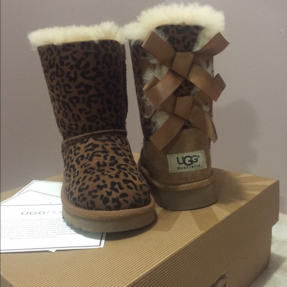 🚫 SOLD 🚫Girls leopard uggs - Picture 2 of 4