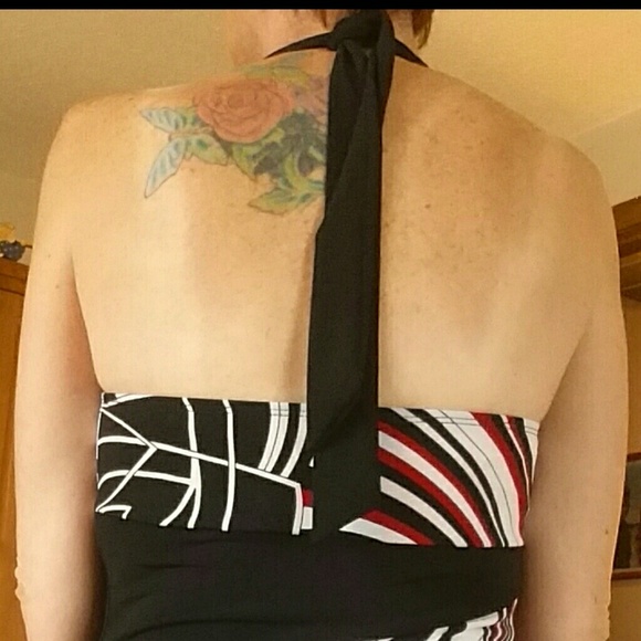 Dress. - Picture 2 of 4