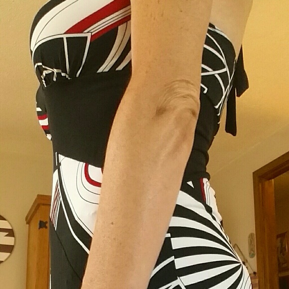 Dress. - Picture 3 of 4