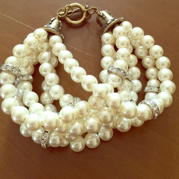 Jewelry - Pearl bracelet