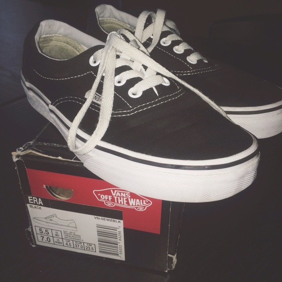 VANS • black/white era - WOMENS size 7