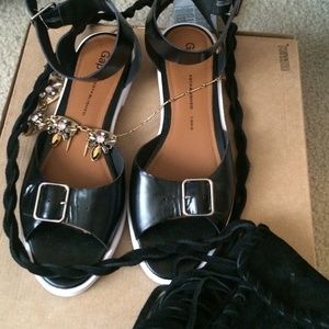 Gap Black Strappy Sandals Size 7