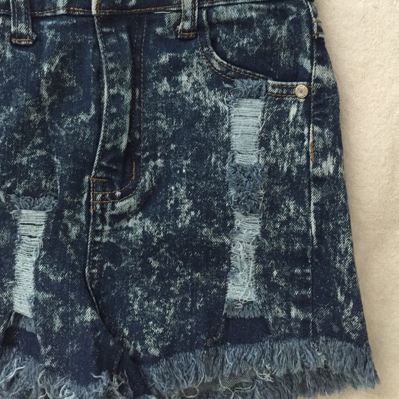 Distressed shorts - Picture 3 of 4