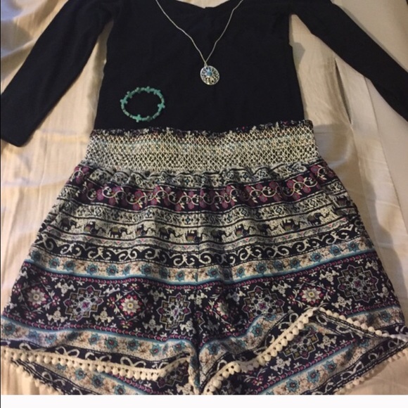 Tribal shorts - Picture 1 of 3