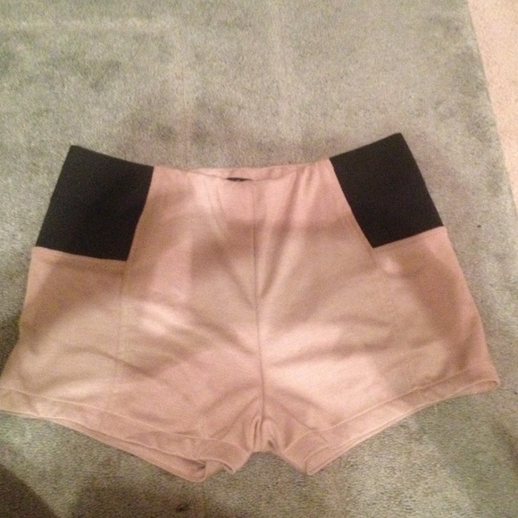 🚫SOLD IN BUNDLE🚫High waisted Tan shorts