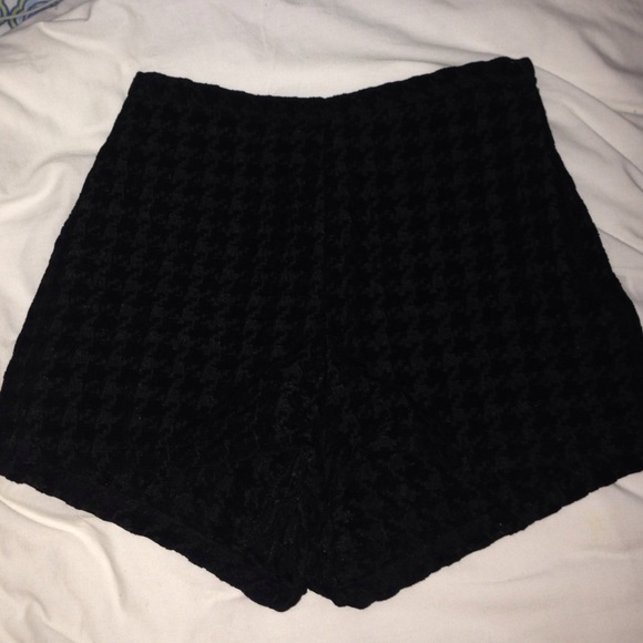 AA HOUNDSTOOTH SHORTS