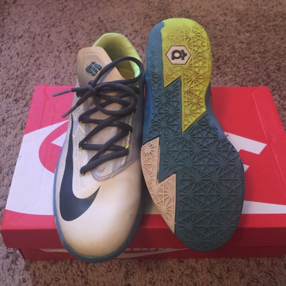 Shoes - Picture 2 of 2