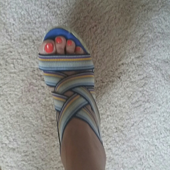 Close out Sale!  ALDOs Summer Wedges