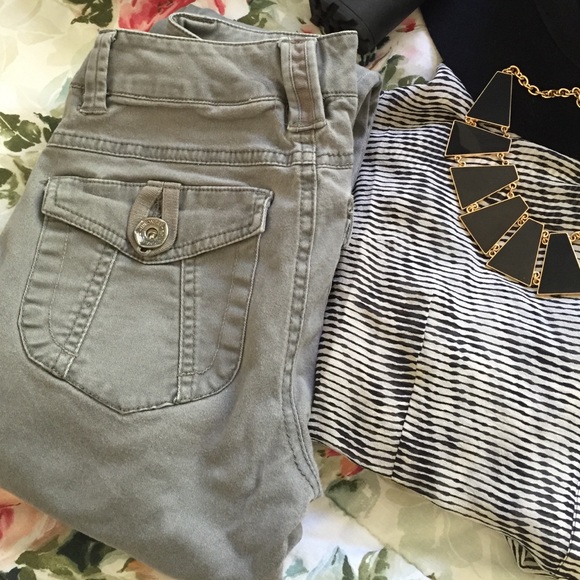 • gray skinnies •