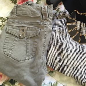 • gray skinnies •