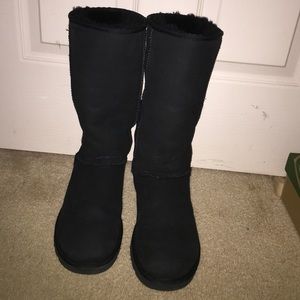 Black UGG.
