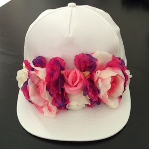 White baseball cap with flower