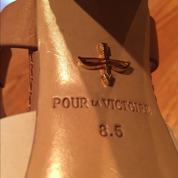 ⭐️HP⭐️Pour La Victoire Heeled Sandal - Picture 3 of 4