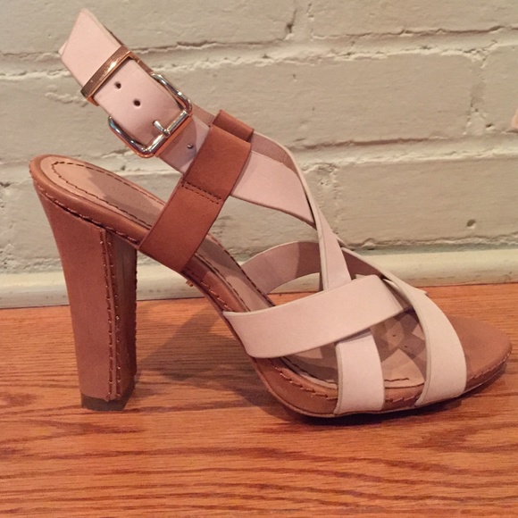 ⭐️HP⭐️Pour La Victoire Heeled Sandal - Picture 2 of 4