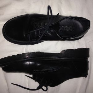 BLACK LEATHER SHOES