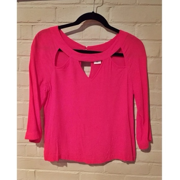 ⭐️HP⭐️ UO Triangle Cutout Top - Picture 2 of 4