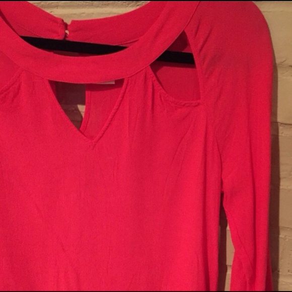 ⭐️HP⭐️ UO Triangle Cutout Top - Picture 4 of 4