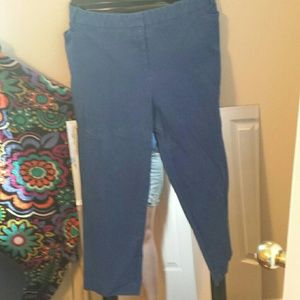 Size 24 lane Bryant blue capris