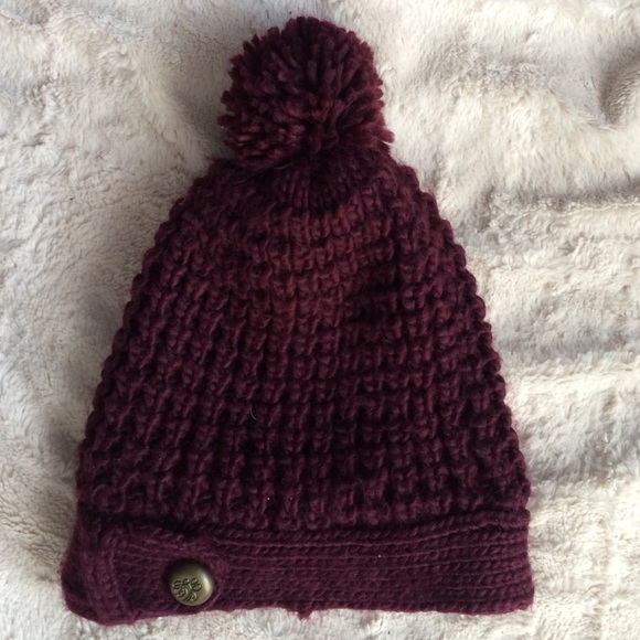 Accessories - Burgundy knit beanie