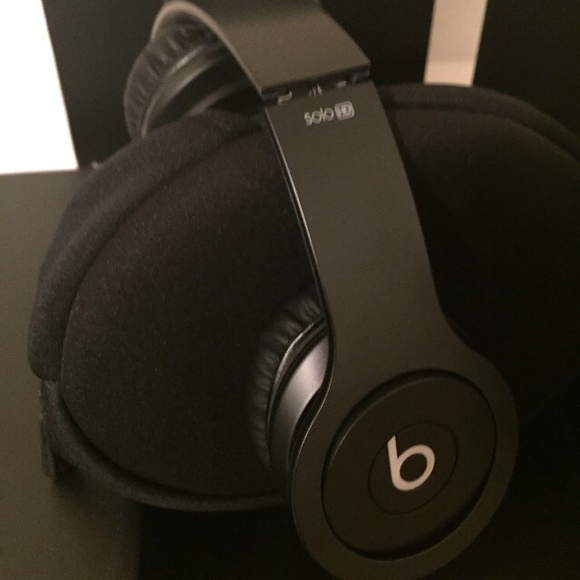 Beats by Dre - Picture 2 of 3