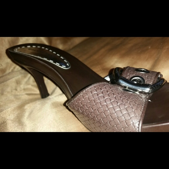 Gianni Bini 3.5" brown heels - Picture 4 of 4