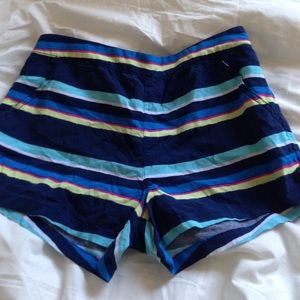 High/mid-waisted shorts