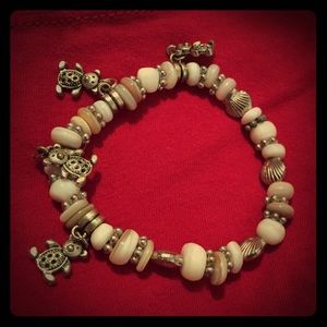 NWOT cute beaded teddy bear bracelet never worn