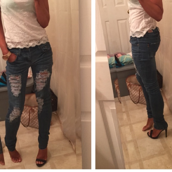 💖NWOT Distressed Jeans - Picture 2 of 2