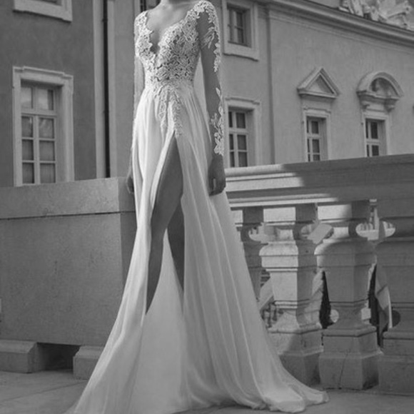 Show stopping White lace dress!