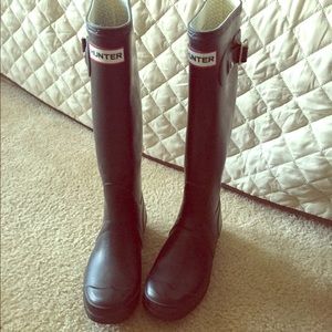 Black matte hunter boots