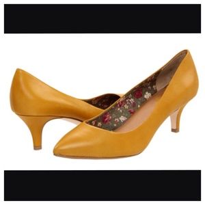 Seychelles kitten heel pumps