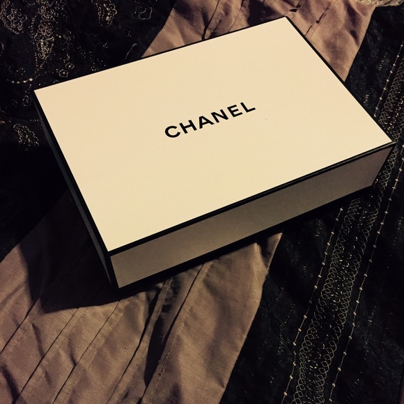 Chanel Box - Picture 2 of 2
