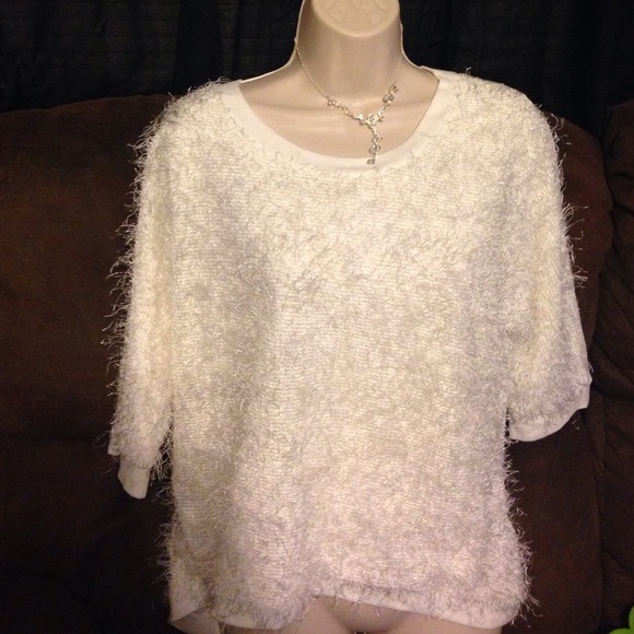 Gorgeous winter white top. - Picture 1 of 2