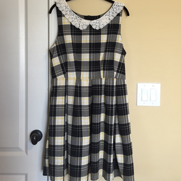 Cute Plaid Dress w/ Lace Collar