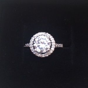 Gorgeous sterling silver cubic zirconia ring