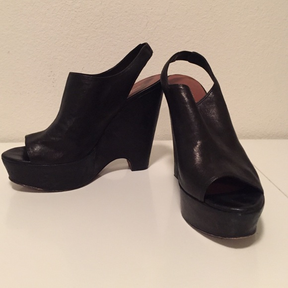 Elizabeth and James size 10 wedges