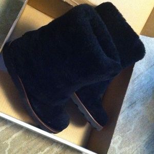 Black furry Ugg boots