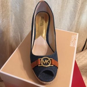 🎉$40 today only🎉Michael Kors Denim Wedges