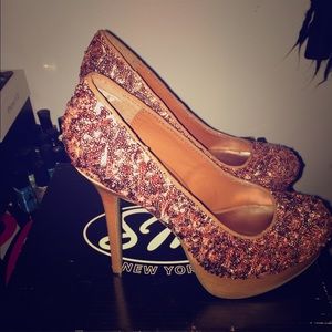 SM New York GOLD Pumps