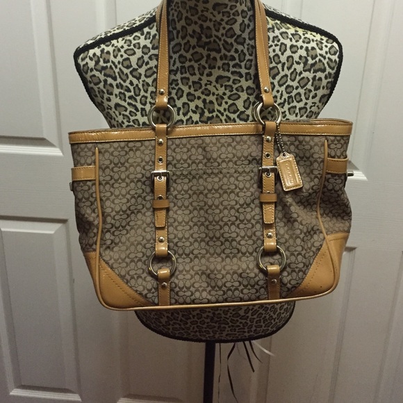Coach Brown / patent tan handbag