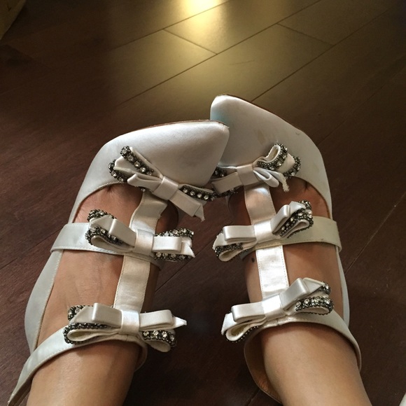 Pour La Victoire White Princess Heels