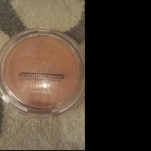 Sun club matte bronzing powder
