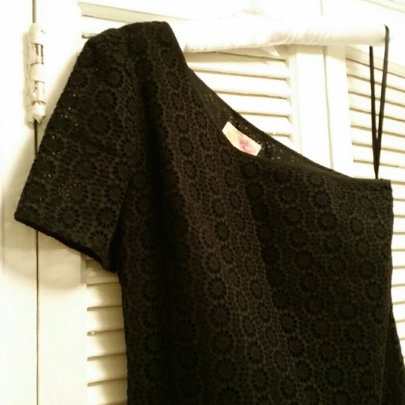 Plenty | Asymmetrical black dress - Picture 2 of 3