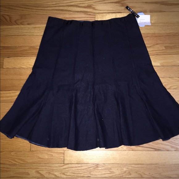 ⬇️ NWT dark denim pleated skirt plus size 16 - Picture 2 of 3