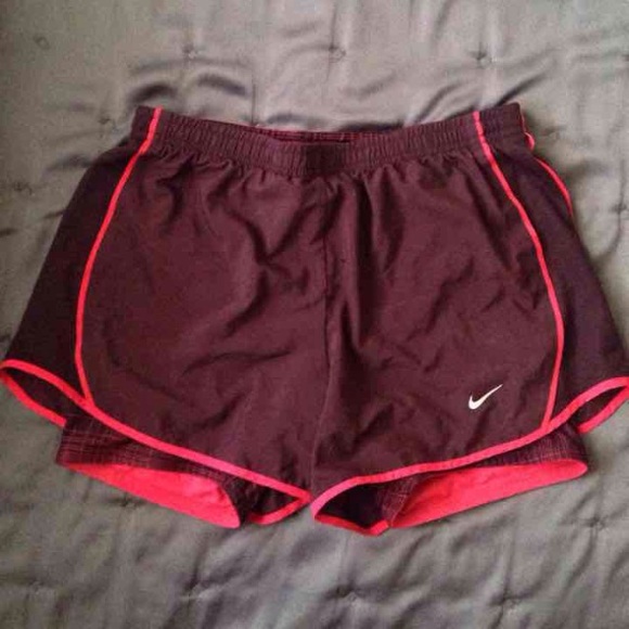 FINALPRICE-Nike shorts w/ built in spandex