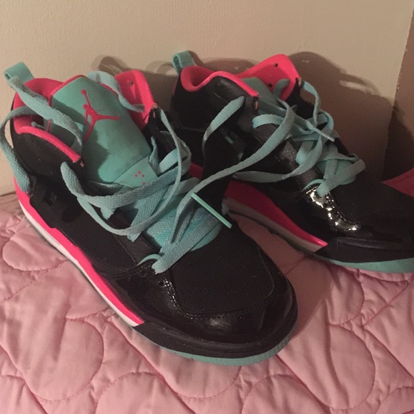 Jordan sneakers barely worn - Picture 1 of 3