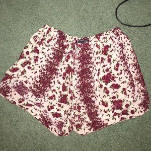 🌹BRANDY MELVILLE SHORTS🌹😏