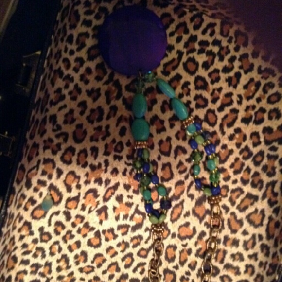 A colorful necklace - Picture 1 of 1