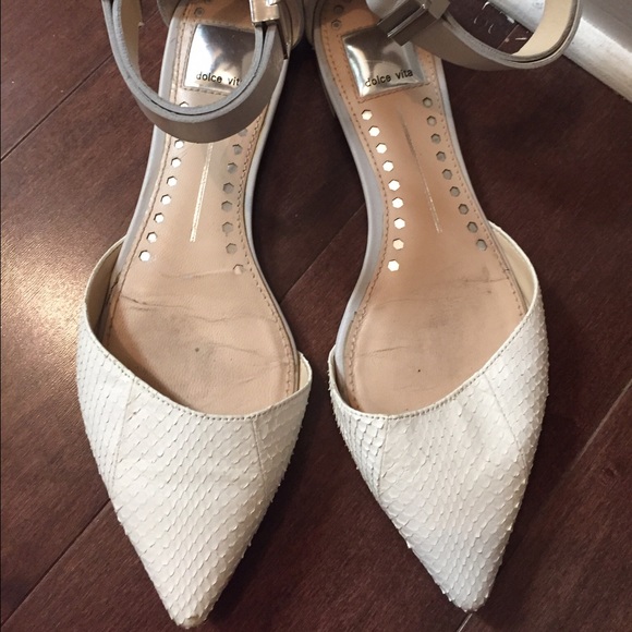 Dolce Vita White Sandel Buckled Straps