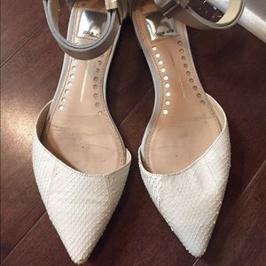 Dolce Vita White Sandel Buckled Straps